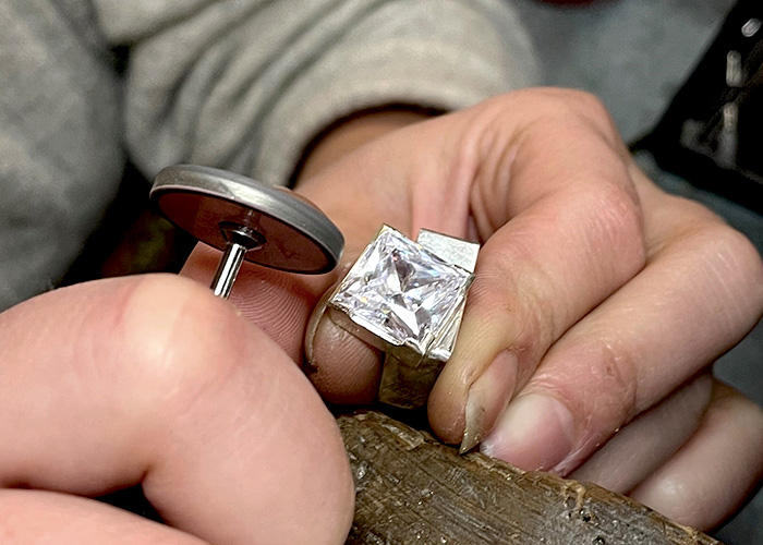 Blue circle sponsrar stenfattare